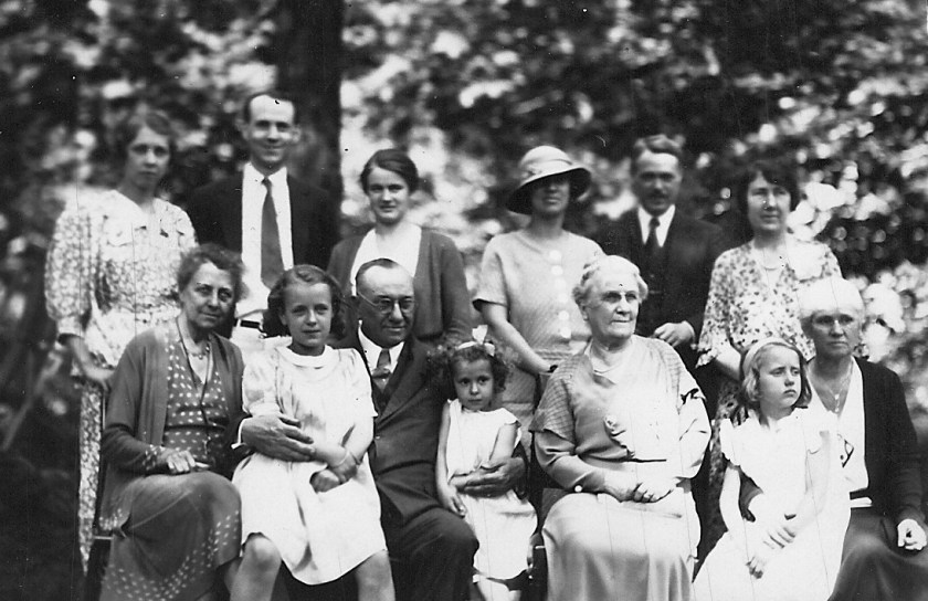 AVTAlbum8_FamilyPortrait