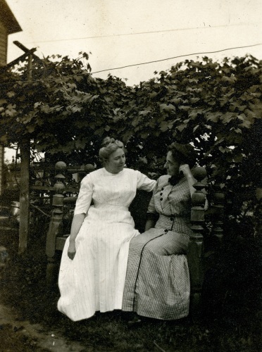 132_Alma_Gage_and_Mary_Fisher_001